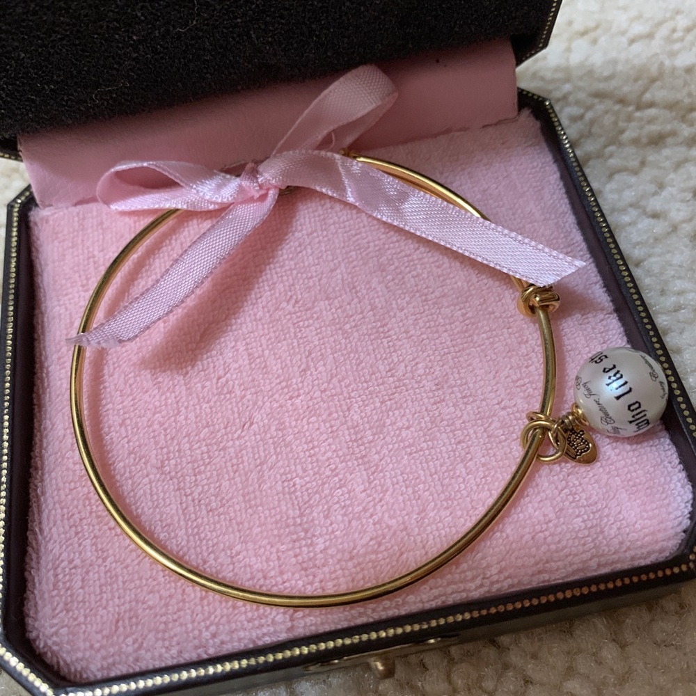 Juicy Couture B-Pearl Wish Bangle